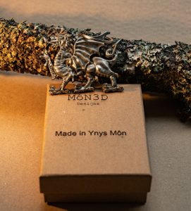 Welsh Dragon Keyring. A sculpted welsh dragon in high quality pewter